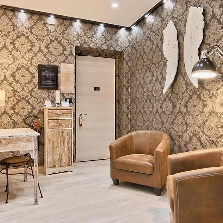 Guesthost - Dora Stylish