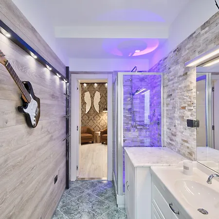 Guesthost - Dora Stylish *