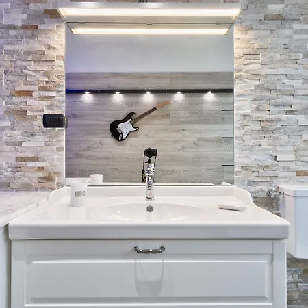 Guesthost - Dora Stylish Апартаменты